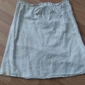 LOLE White and Tan Tie dye skirt